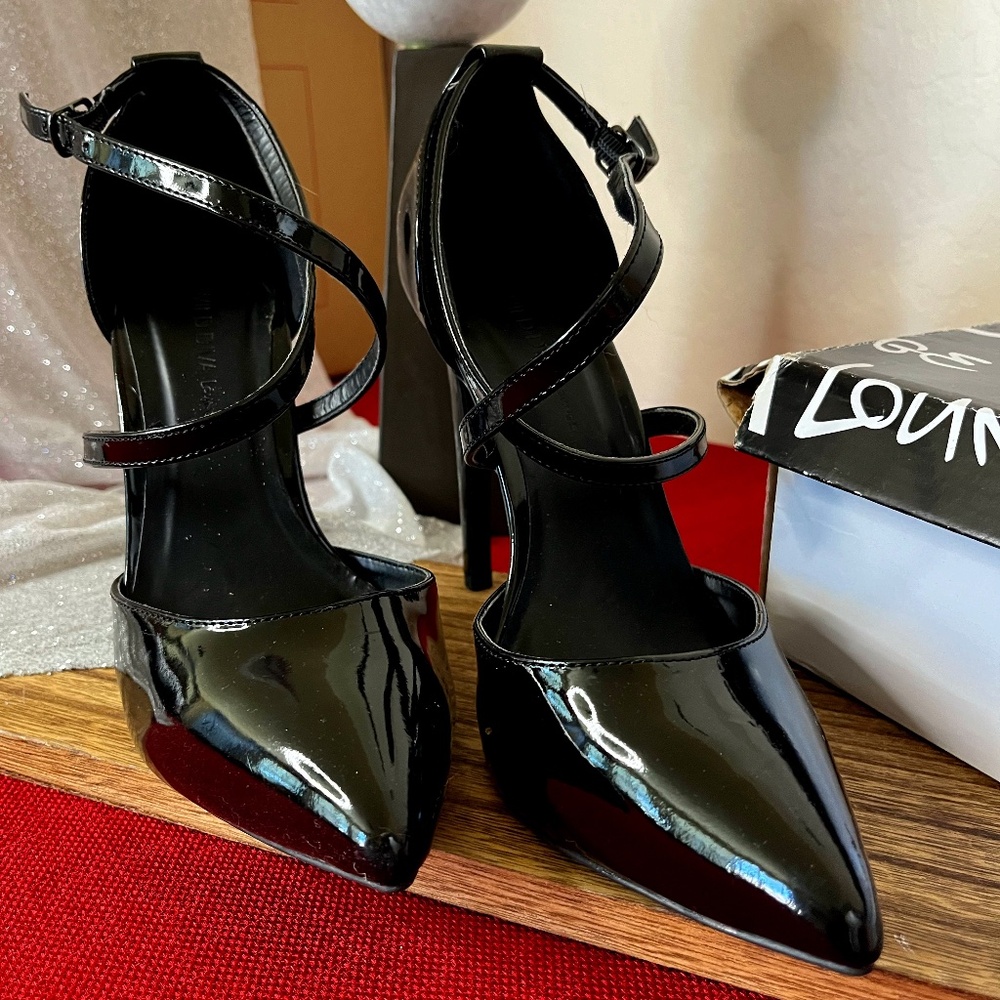 Wild Diva Patent Leather size 8